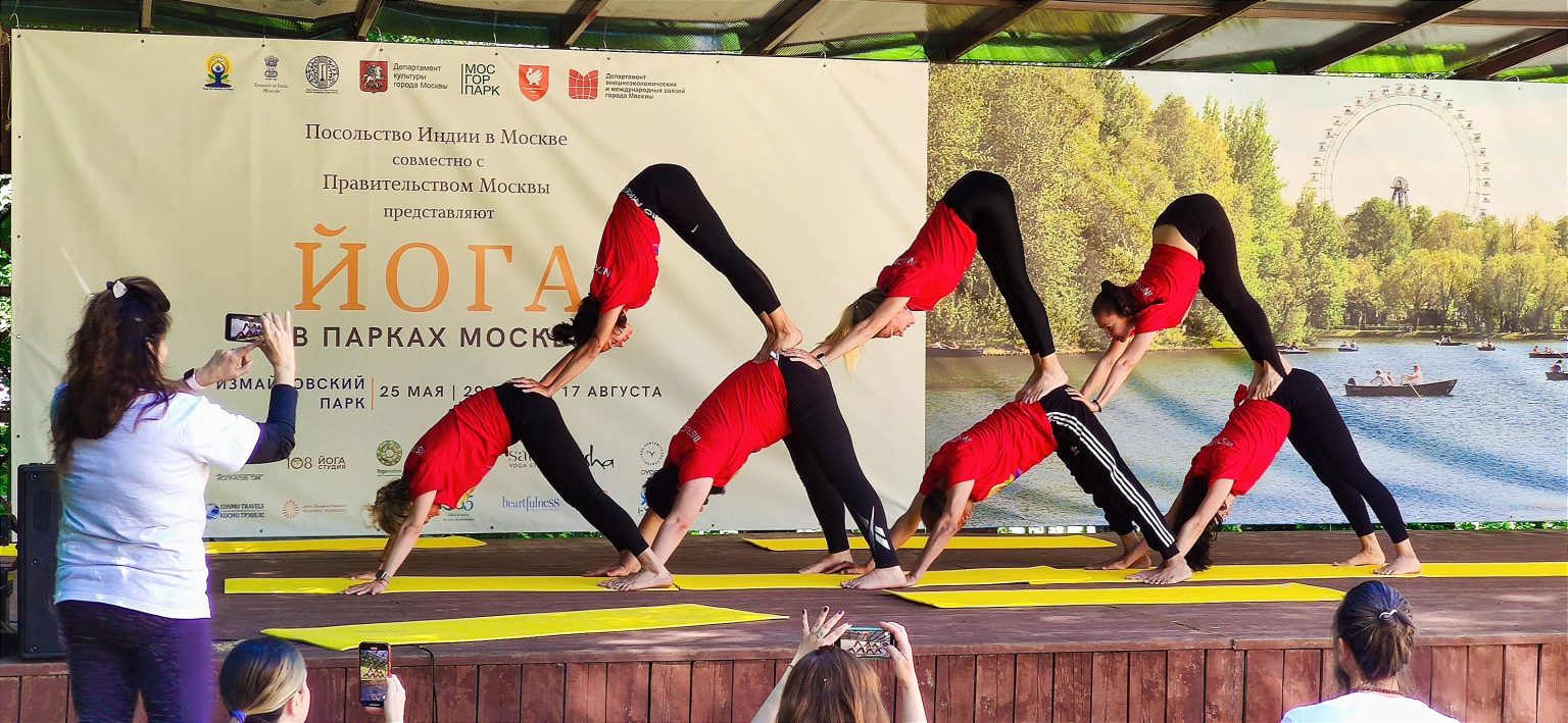 Yoga in Moscow parks